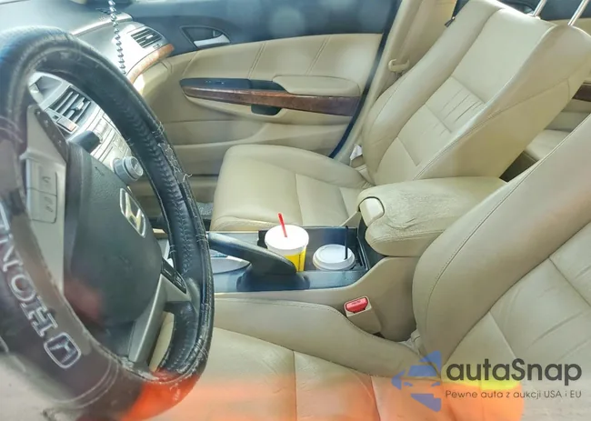 1HGCP2F80BA037761: 72233625