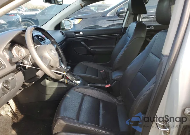 3VWRZ7AJ6AM047459: 72684035