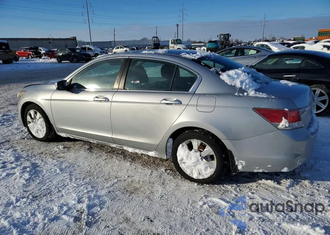 1HGCP2F74AA017843: 75774365