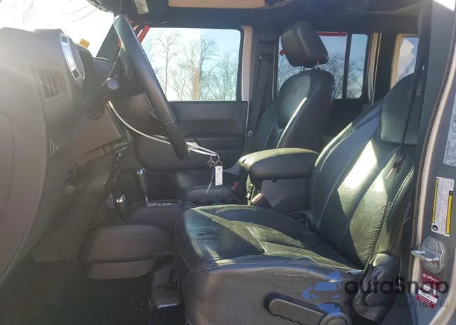 1C4BJWFG9GL205547: 73809535