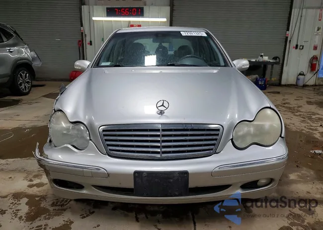 WDBRF61J72F154770: 72921325