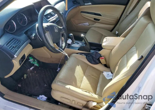 1HGCP2F61BA072159: 74687645