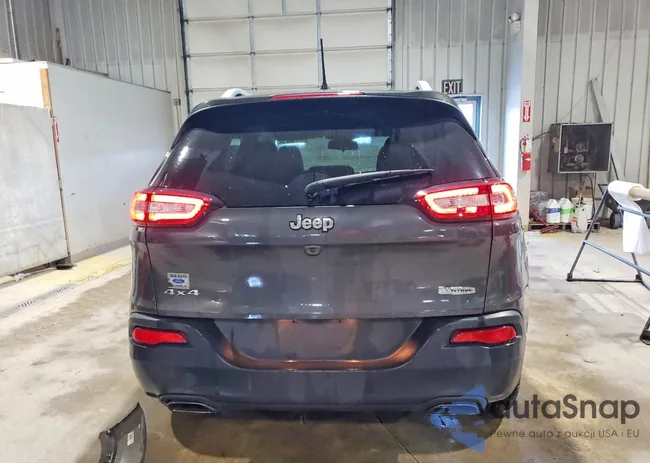 1C4PJMCSXHW565932: 98675825