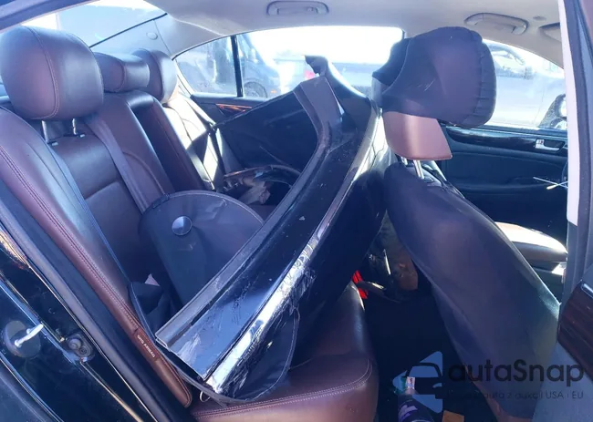 KMHGC4DDXCU157778: 73820465