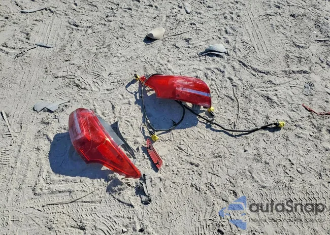 1FADP3F28FL246573: 74752795