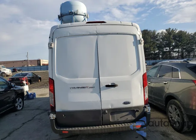 1FTYR2CM1HKA13858: 43993255