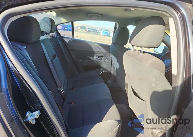 1G1PJ5SC5C7143675: 75773975