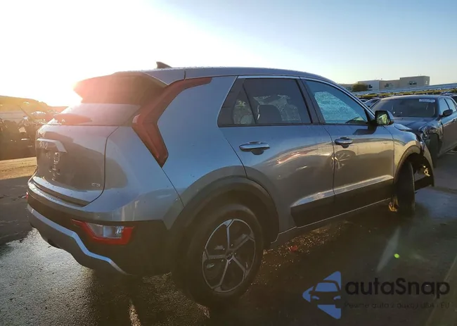 KNDCP3LE9T5331572: 76077515