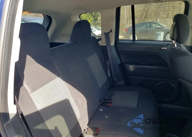 1C4NJDBB7CD637702: 77330775