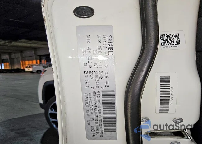 3C4NJDCB7JT104786: 78609775