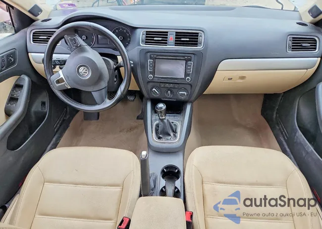 3VW3L7AJ8CM402416: 77402025