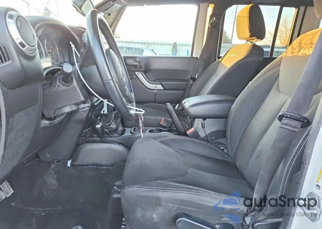 1C4BJWEG6GL330927: 76272785