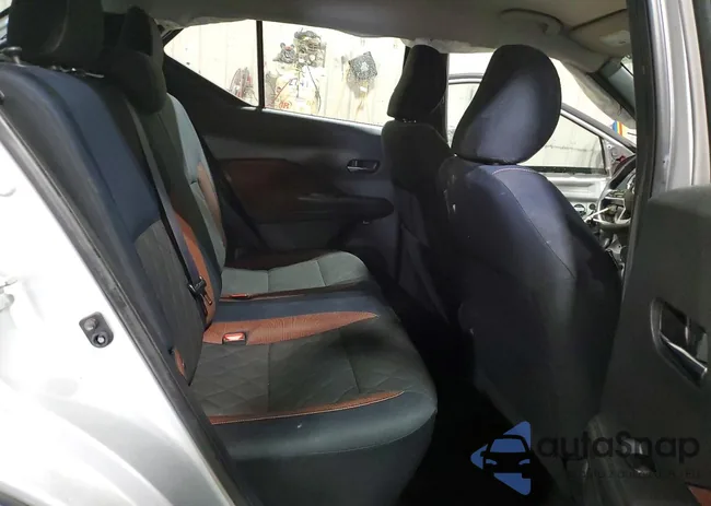 3N1CP5CU8JL498590: 76932485