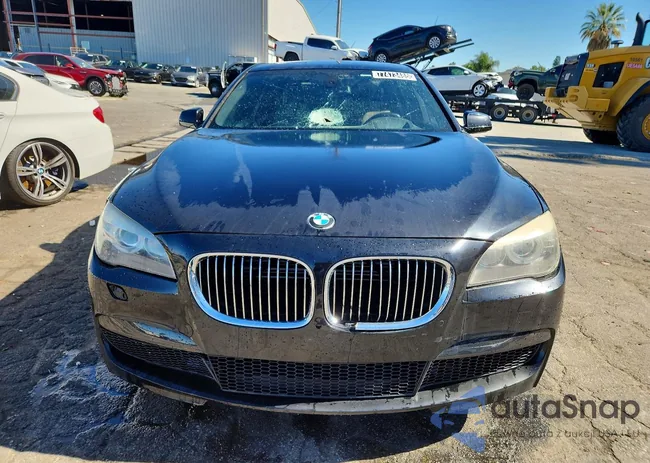 WBAKB8C58CC963205: 77473485