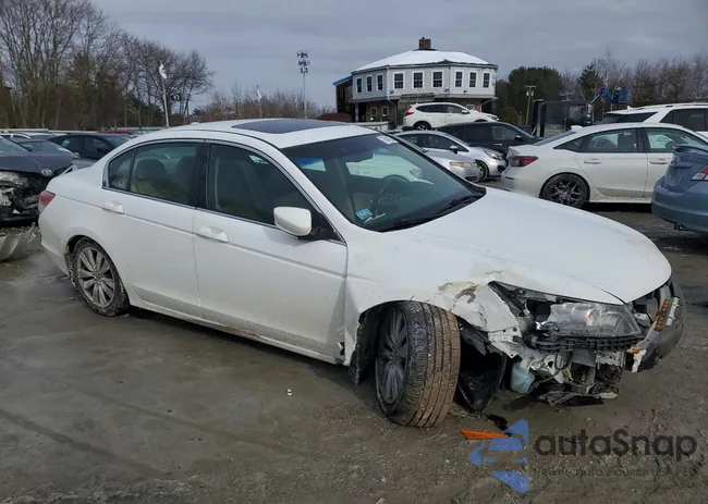 1HGCP2F80BA038327: 76049275