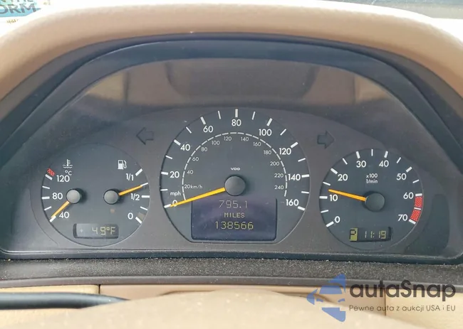 WDBJF82J8YX033739: 78776745