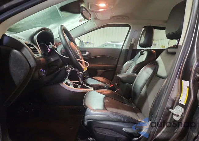 3C4NJDBB8JT403057: 74983575