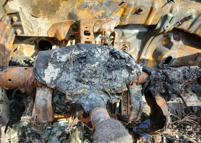 KNDJT2A25A7036685: 76881355