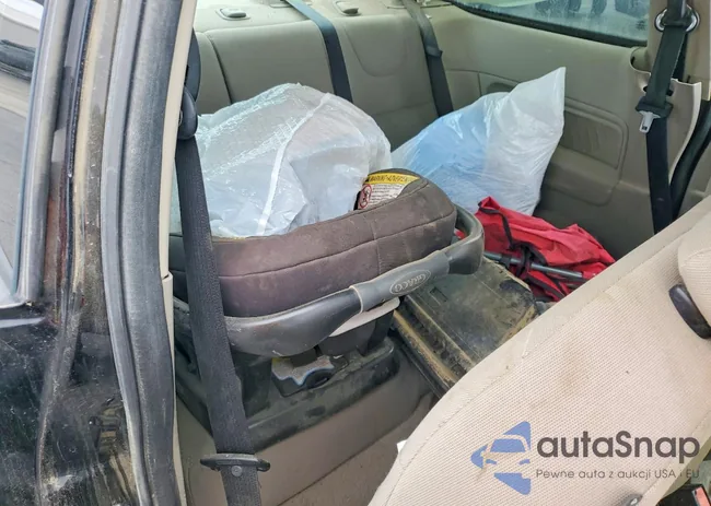 1FAHP33N08W138613: 75242565