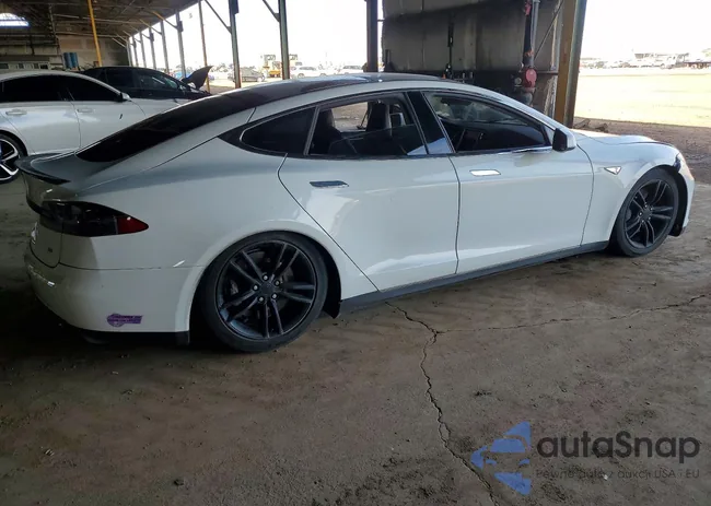 5YJSA1DN2DFP08176: 77570015