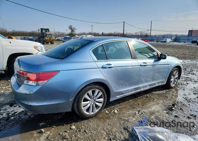 1HGCP2F87BA039829: 74117845