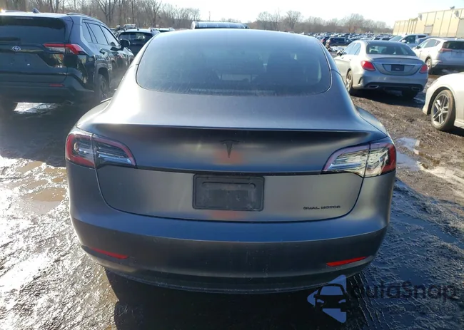 5YJ3E1EB6NF104645: 79396395