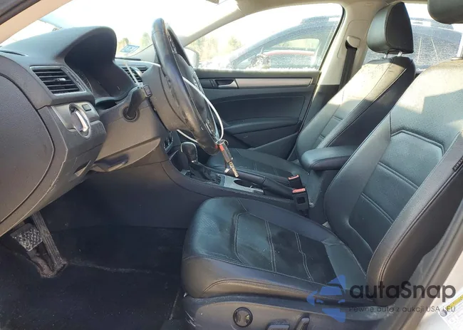 1VWBT7A39EC067197: 77107085