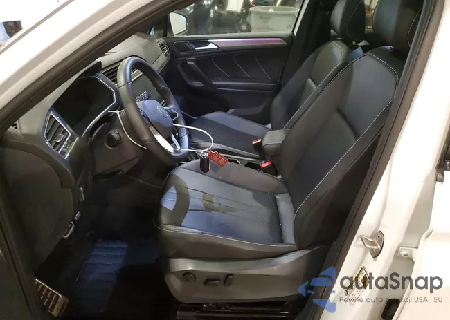 3VV8B7AX6RM209661: 77398155