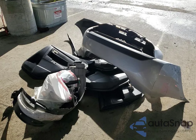 2T1BURHE3JC059083: 77899775