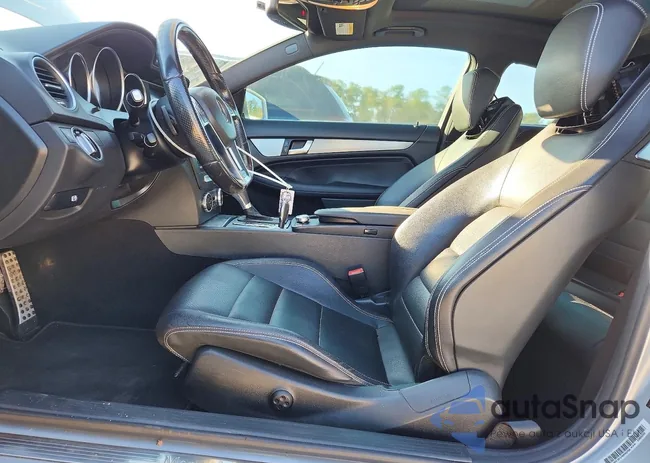 WDDGJ4HB4FG385142: 76319055