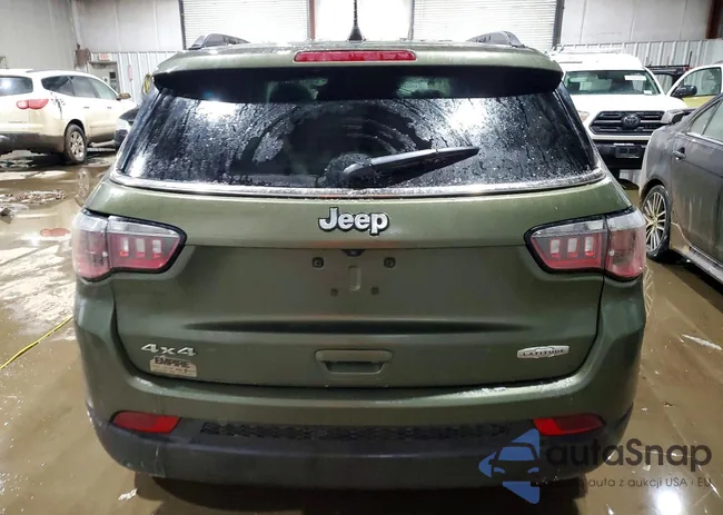 3C4NJDBB6JT409889: 75004555