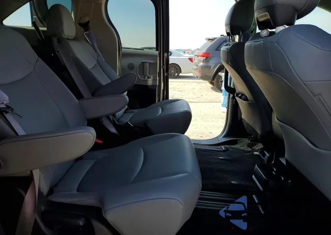 5TDYRKEC6PS164822: 77115445