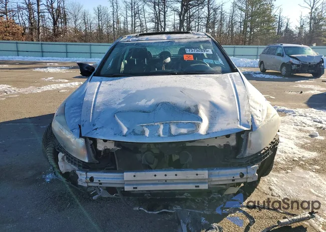 1HGCP2F86BA082221: 75752895