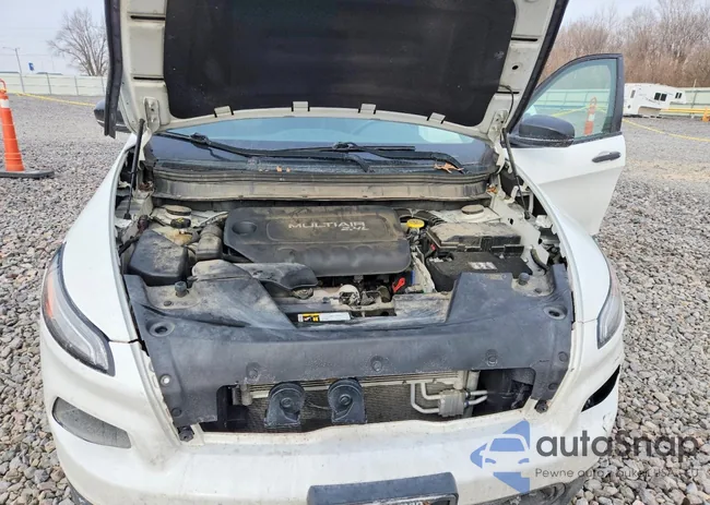 1C4PJLAB6HW652370: 76723175