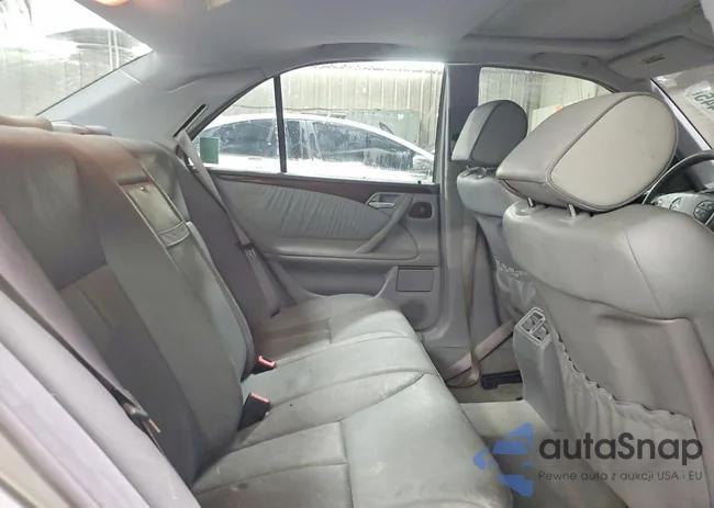 WDBJF65J4YB026106: 75727445