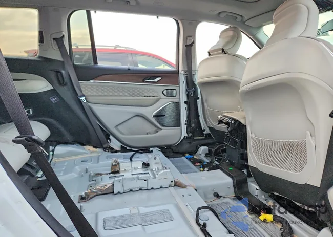 1C4RJKEG2M8119102: 76625395