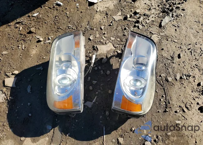 YV4952CZ8E1682607: 76806925