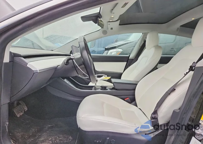 5YJ3E1EB4KF390555: 73916665