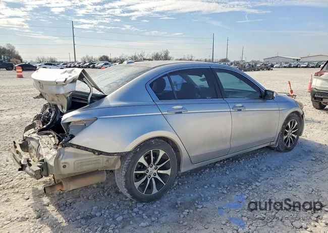 JHMCP26808C026558: 77136945