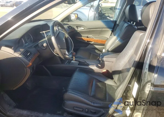 1HGCP2F80CA035204: 77736635