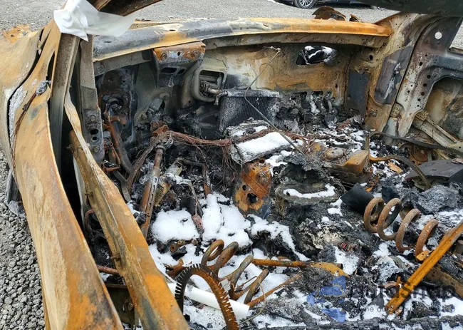 1C4SDJCT8HC661360: 76616355