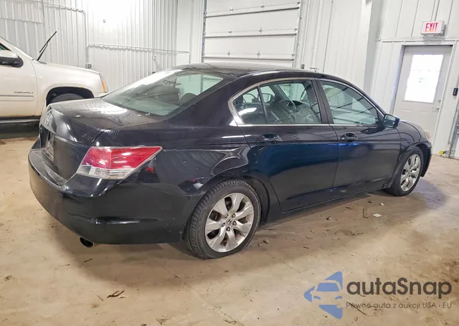 1HGCP2F74AA164082: 79369775