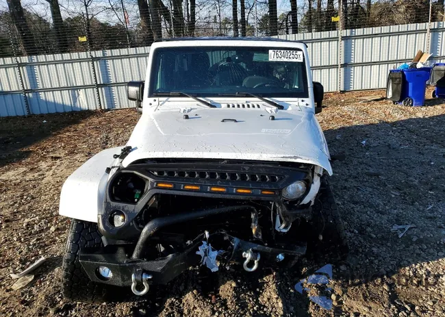 1C4BJWEGXJL813649: 76340255