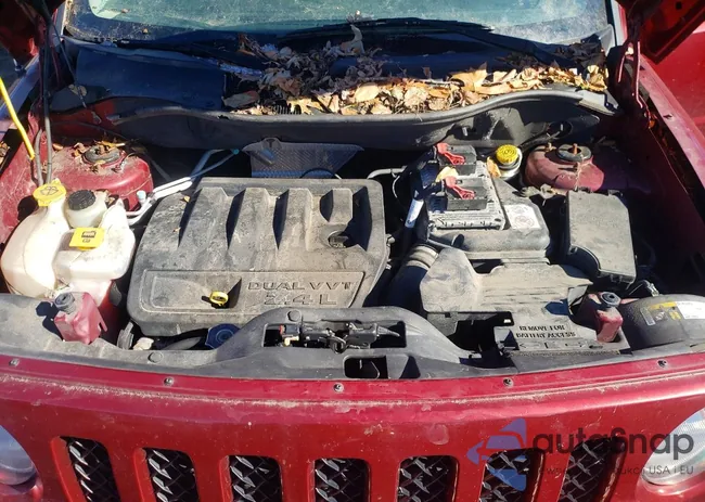 1C4NJRFB4GD692895: 77092215