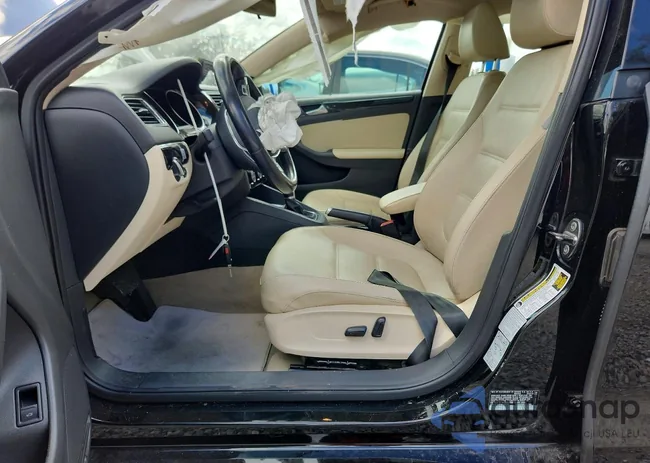 3VWLA7AJ2FM203355: 77990845