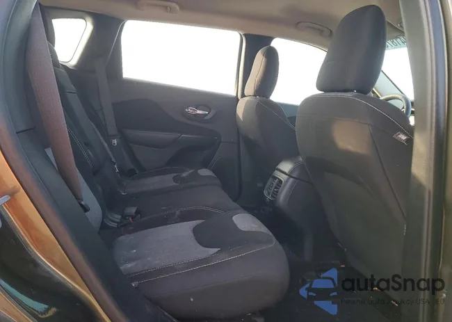 1C4PJLAB8GW137708: 76941875