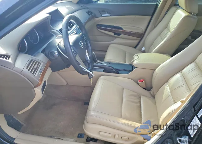 1HGCP2F82AA010141: 75651705