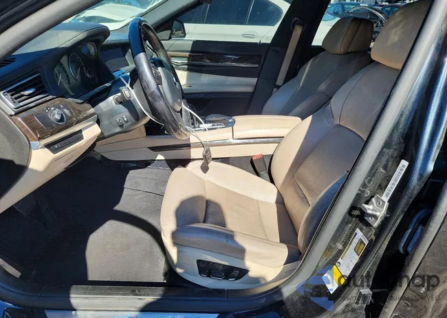 WBAKB8C58CC963205: 77473485