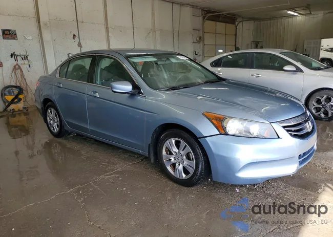 1HGCP2F49CA102685: 77492565