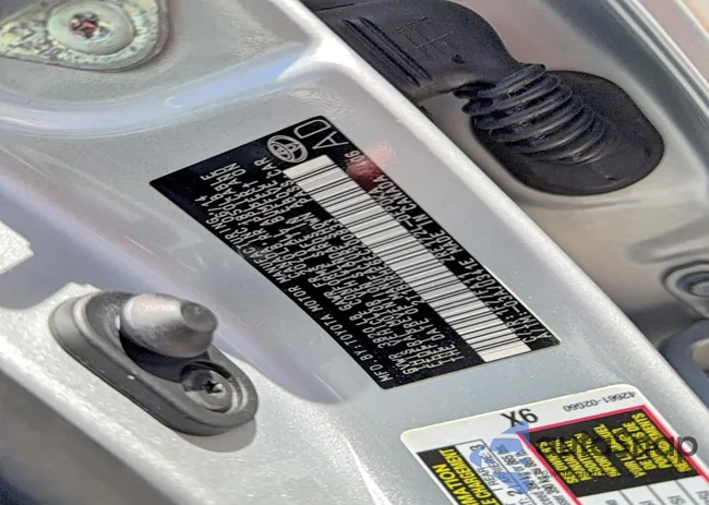 2T1BURHE6EC200833: 78625975